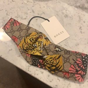 Gucci
Bengal Tiger Silk GG Headband
